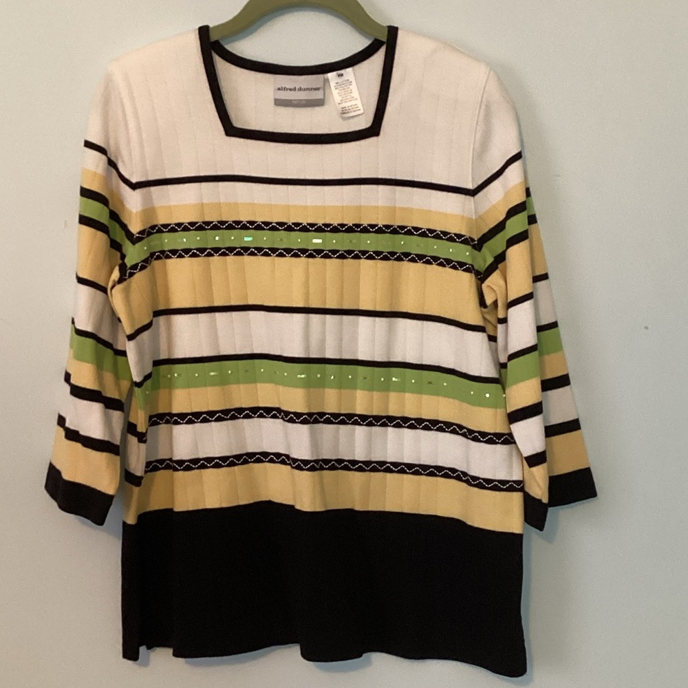 Alfred Dunner Black and White Petite Top 🏹
